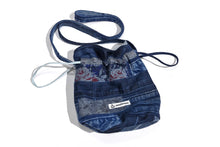 Cargar imagen en el visor de la galería, Bucket Bag - mezclilla