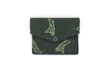 Cargar imagen en el visor de la galería, Carterita tipo sobre - saltamontes