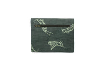 Cargar imagen en el visor de la galería, Carterita tipo sobre - saltamontes