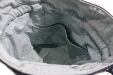 Cargar imagen en el visor de la galería, Bucket Bag - mezclilla
